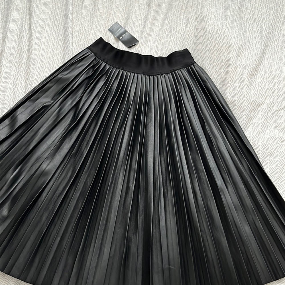 Bebe pleather pleated skirt